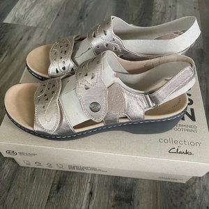 Clark’s sandals Metallic wedge heel sling back women’s sz 10N